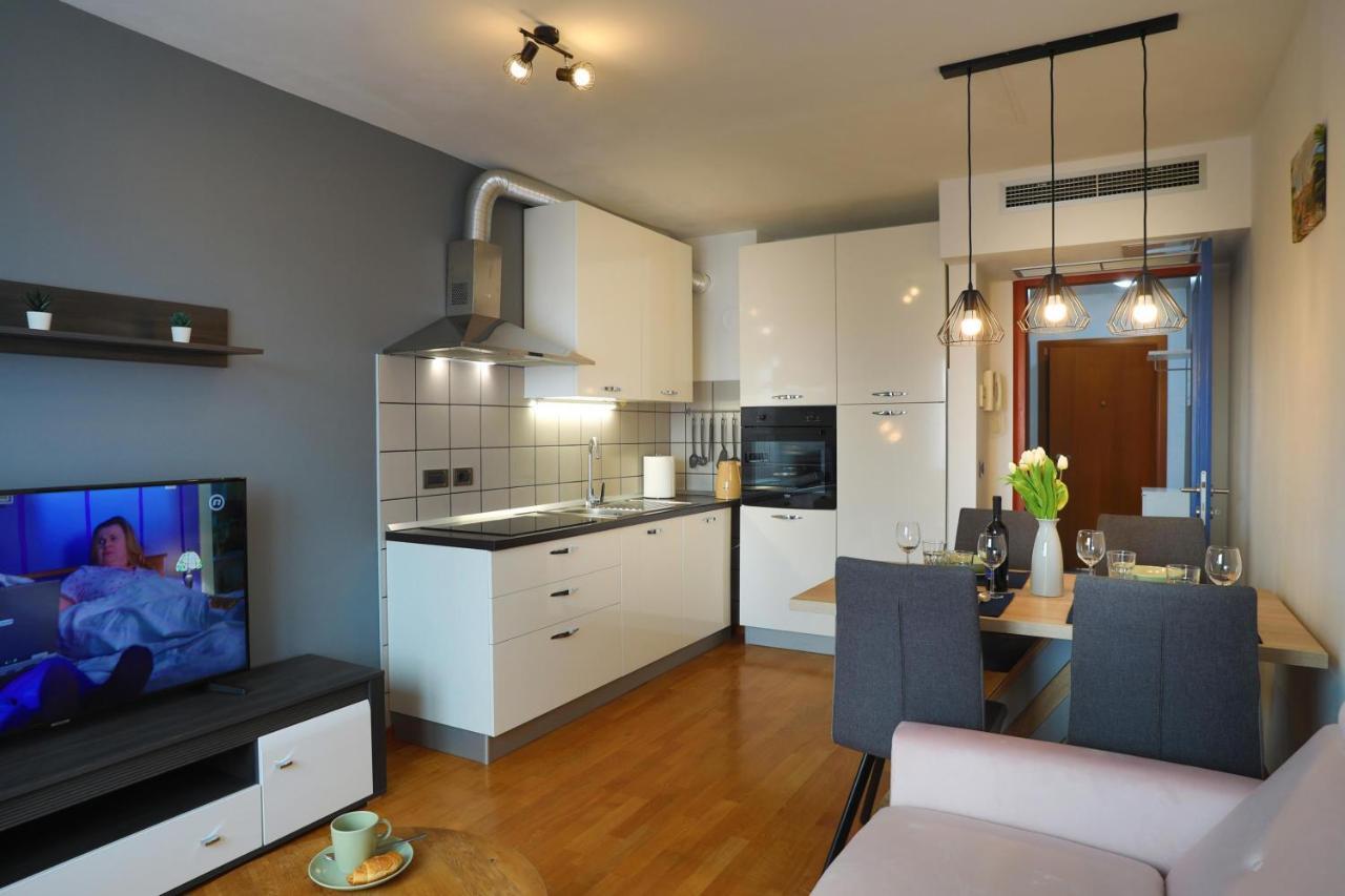 Apartment Moon 罗维尼 外观 照片